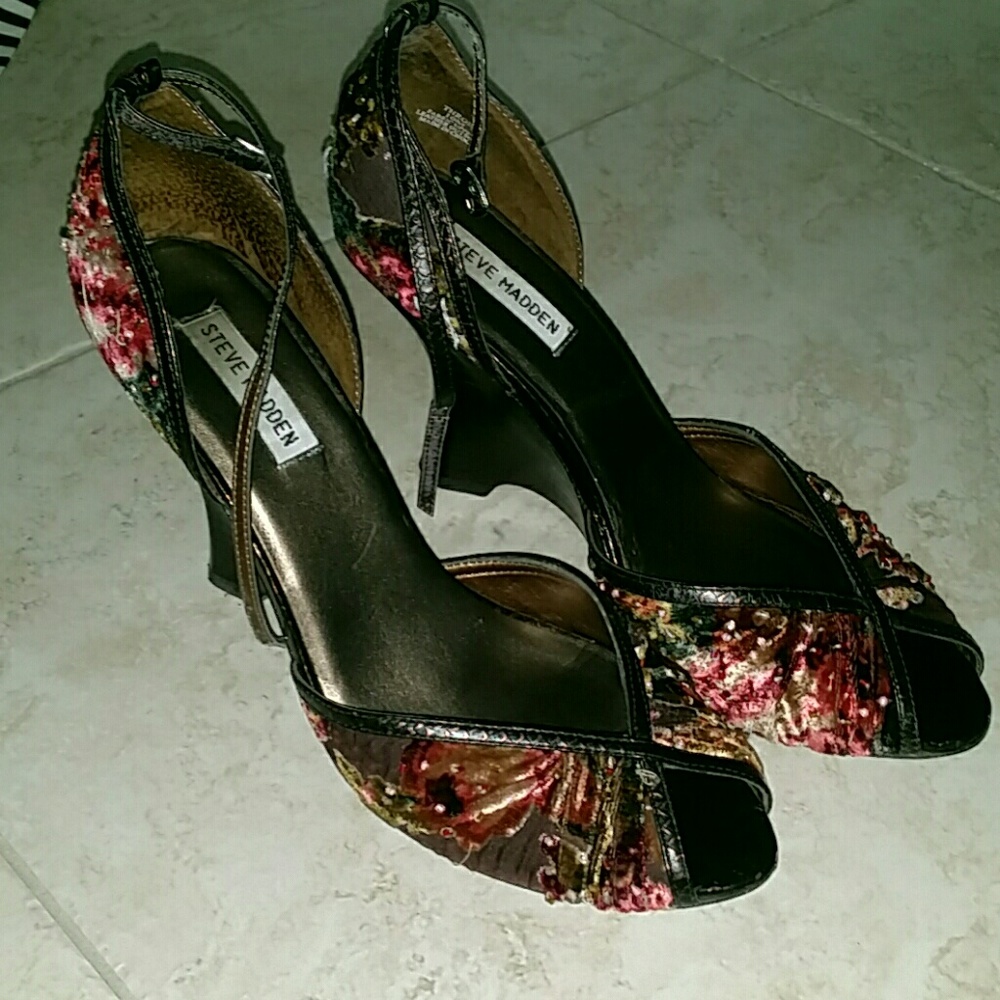Velvet Wedges